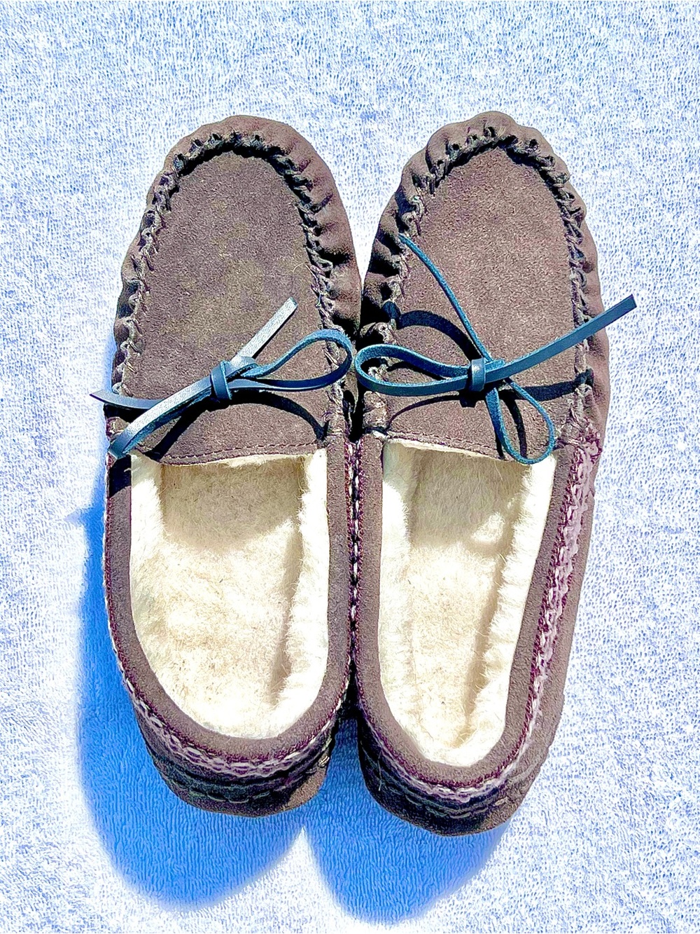 Muk Luks Women's Gray Suede Moccasin Slipper Size 7 Faux Fur Lined Bow